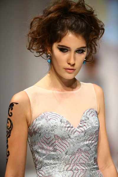 Desfile de moda Malan Breton — Foto de Stock