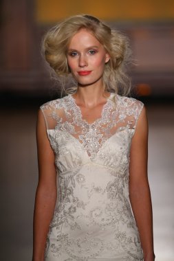 Claire Pettibone Bridal Fall Winter 2016 Presentation