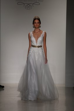 Julie Vino Bridal Fall Winter 2016 Presentation