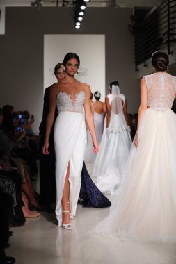 Julie Vino Bridal Fall Winter 2016 Presentation