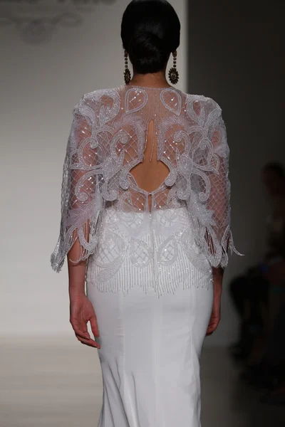 Julie Vino Bridal Fall Winter 2016 Presentation — Zdjęcie stockowe