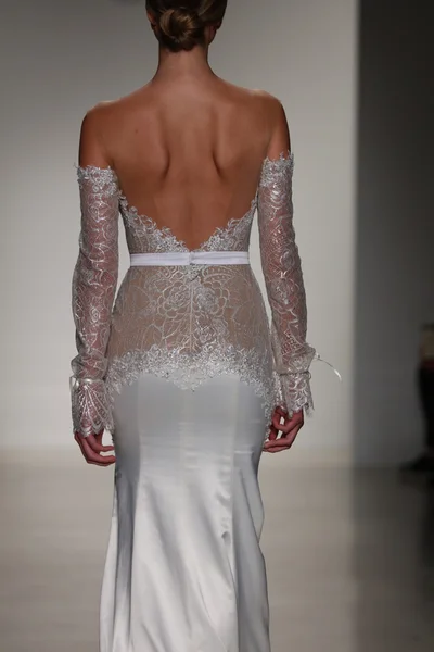 Julie Vino Bridal Fall Winter 2016 Presentation — стокове фото