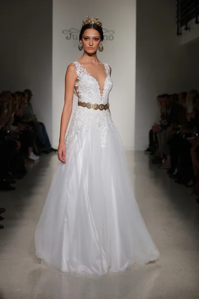 Julie Vino Bridal Fall Winter 2016 Presentation — Stock Photo, Image