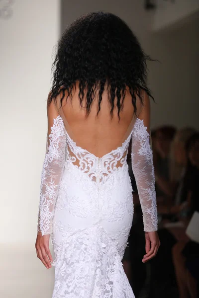 Julie Vino Bridal Fall Winter 2016 Presentation — стокове фото