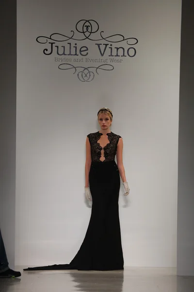 Julie Vino Bridal Fall Winter 2016 Presentation — Stockfoto