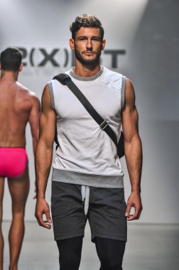 2(X)IST Men's Spring Summer 2016 Runway Show