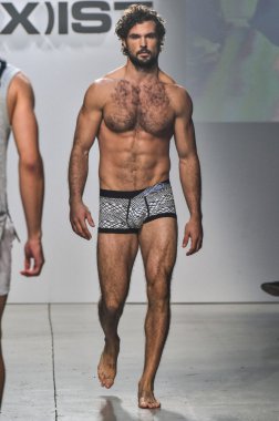 2(X)IST Men's Spring Summer 2016 Runway Show
