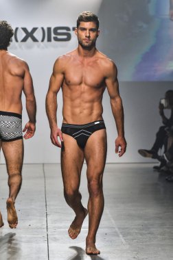 2(X)IST Men's Spring Summer 2016 Runway Show