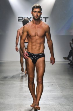 2(X)IST Men's Spring Summer 2016 Runway Show