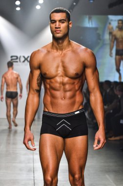 2(X)IST Men's Spring Summer 2016 Runway Show