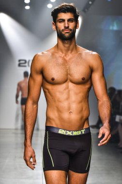 2(X)IST Men's Spring Summer 2016 Runway Show