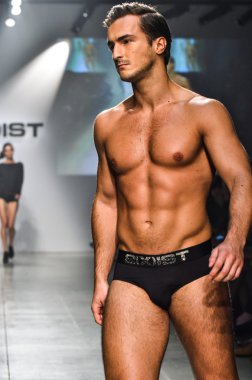 2(X)IST Men's Spring Summer 2016 Runway Show