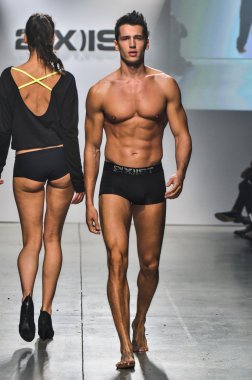 2(X)IST Men's Spring Summer 2016 Runway Show