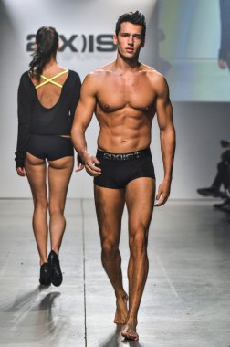 2(X)IST Men's Spring Summer 2016 Runway Show