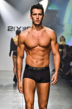 2(X)IST Men's Spring Summer 2016 Runway Show