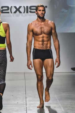 2(X)IST Men's Spring Summer 2016 Runway Show