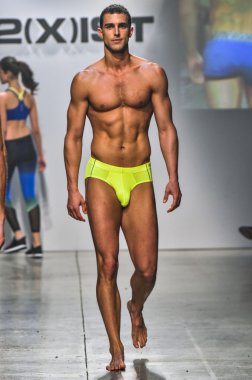 2(X)IST Men's Spring Summer 2016 Runway Show
