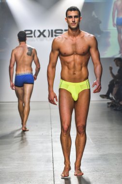 2(X)IST Men's Spring Summer 2016 Runway Show