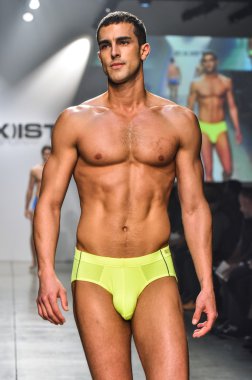 2(X)IST Men's Spring Summer 2016 Runway Show
