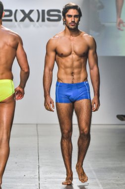 2(X)IST Men's Spring Summer 2016 Runway Show