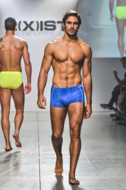 2(X)IST Men's Spring Summer 2016 Runway Show