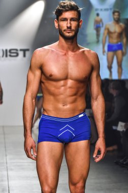 2(X)IST Men's Spring Summer 2016 Runway Show
