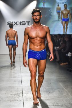 2(X)IST Men's Spring Summer 2016 Runway Show