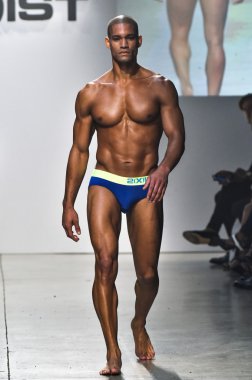 2(X)IST Men's Spring Summer 2016 Runway Show