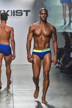 2(X)IST Men's Spring Summer 2016 Runway Show