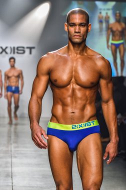 2(X)IST Men's Spring Summer 2016 Runway Show