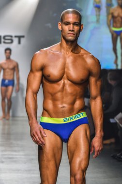 2(X)IST Men's Spring Summer 2016 Runway Show