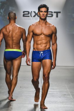 2(X)IST Men's Spring Summer 2016 Runway Show