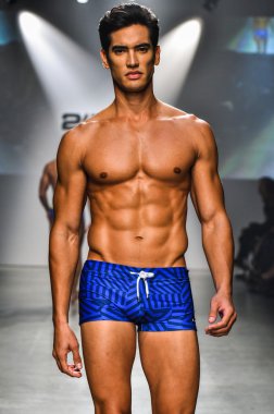 2(X)IST Men's Spring Summer 2016 Runway Show