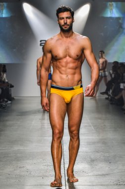 2(X)IST Men's Spring Summer 2016 Runway Show