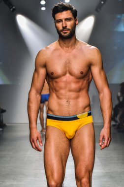 2(X)IST Men's Spring Summer 2016 Runway Show