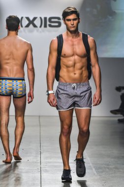 2(X)IST Men's Spring Summer 2016 Runway Show
