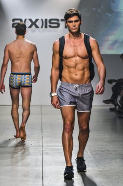 2(X)IST Men's Spring Summer 2016 Runway Show
