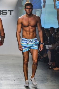 2(X)IST Men's Spring Summer 2016 Runway Show