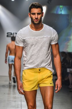 2(X)IST Men's Spring Summer 2016 Runway Show