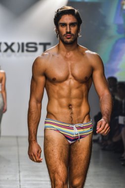 2(X)IST Men's Spring Summer 2016 Runway Show