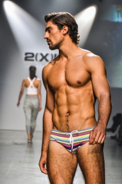 2(X)IST Men's Spring Summer 2016 Runway Show