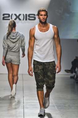 2(X)IST Men's Spring Summer 2016 Runway Show
