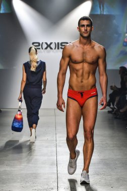 2(X)IST Men's Spring Summer 2016 Runway Show