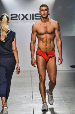 2(X)IST Men's Spring Summer 2016 Runway Show