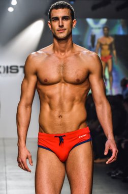 2(X)IST Men's Spring Summer 2016 Runway Show