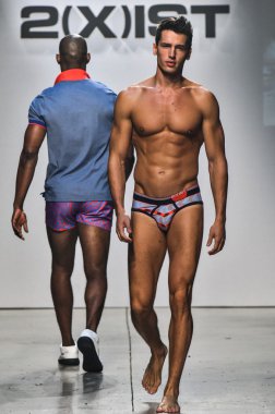 2(X)IST Men's Spring Summer 2016 Runway Show