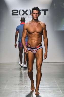 2(X)IST Men's Spring Summer 2016 Runway Show