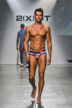 2(X)IST Men's Spring Summer 2016 Runway Show
