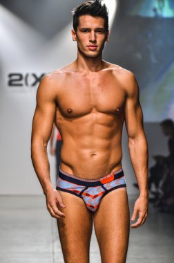2(X)IST Men's Spring Summer 2016 Runway Show