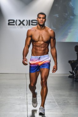 2(X)IST Men's Spring Summer 2016 Runway Show